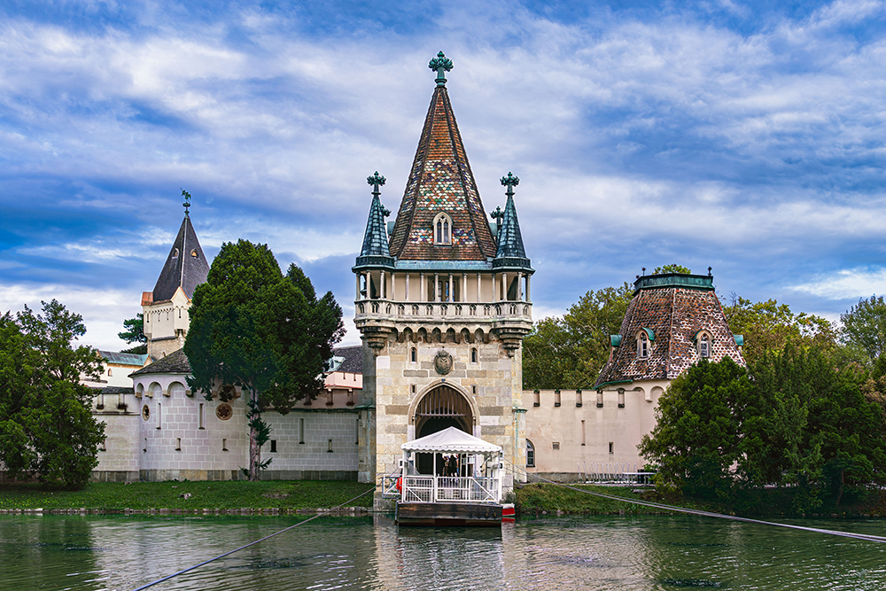 Franzensburg Castle