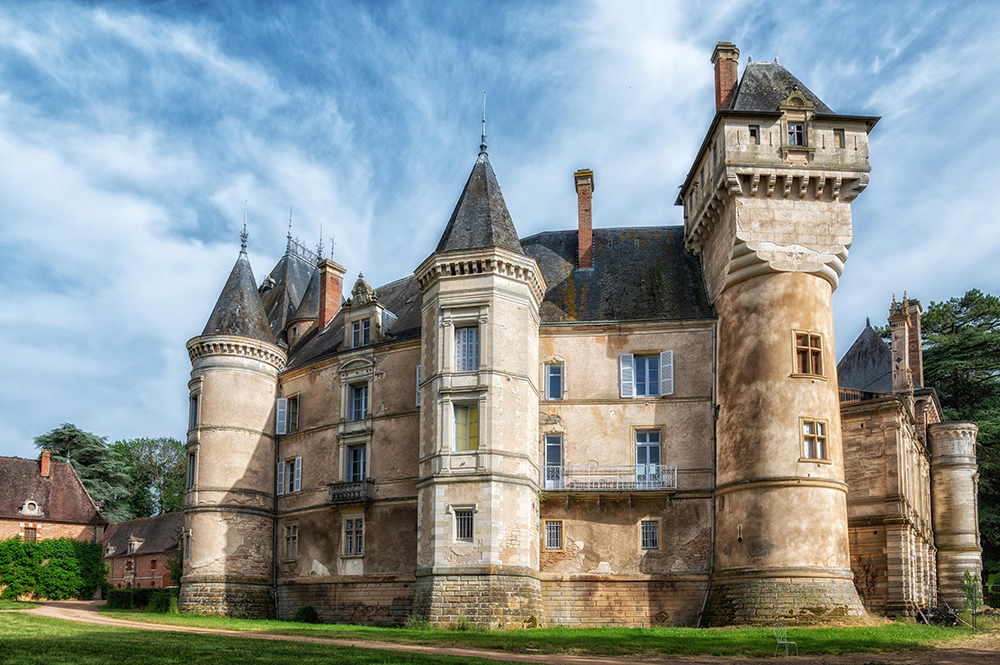 Bresse-sur-Grosne Castle